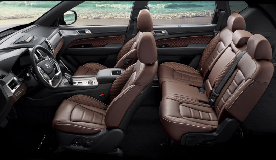 올 뉴 렉스턴 마스터 브라운 인테리아 풀시트. <쌍용자동차 제공>